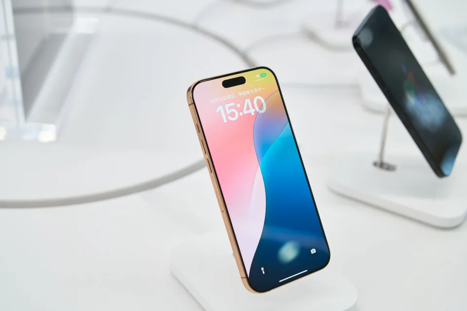 Điện thoại thông minh 128GB chính hãng, nguyên seal